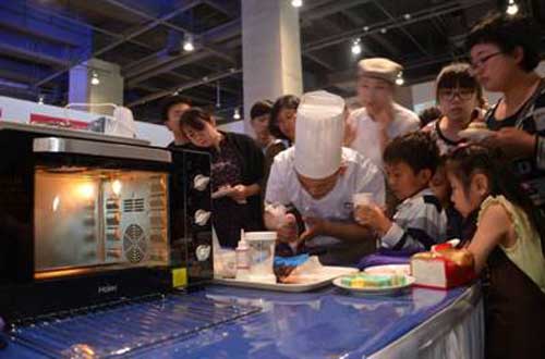 菜鳥也可變大廚 海爾廚房電器發布交互新品烤啦烤箱