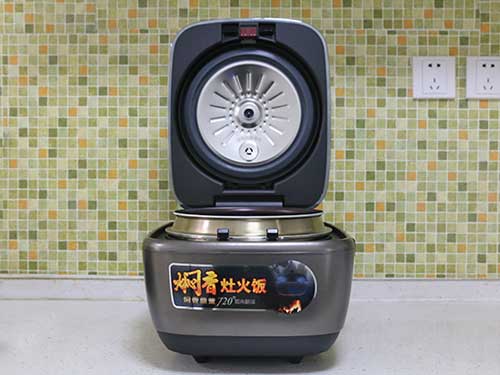 廚電評測:美的FZ4001燜香鈦金鼎釜電飯煲 廚電評測:美的FZ4001燜香鈦金鼎釜電飯煲