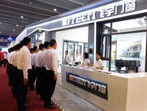 引領(lǐng)定制潮流 飛宇門窗新品“簡居時(shí)代”閃亮登場建博會 引領(lǐng)定制潮流 飛宇門窗新品“簡居時(shí)代”閃亮登場建博會