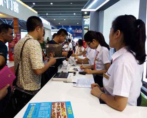 引領(lǐng)定制潮流 飛宇門窗新品“簡居時(shí)代”閃亮登場建博會 引領(lǐng)定制潮流 飛宇門窗新品“簡居時(shí)代”閃亮登場建博會