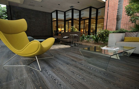 老化變色的實木地板