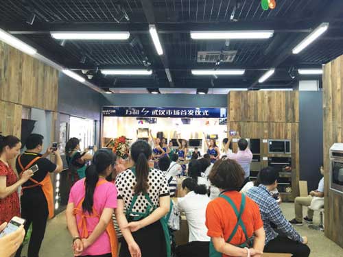 開閥即熱水 1秒都不需等 萬和熱水器L7新品武漢工貿(mào)首發(fā)