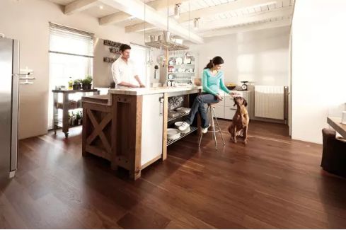 BOEN胡桃木地板完美詮釋寧?kù)o優(yōu)雅又不乏時(shí)尚家居風(fēng)格