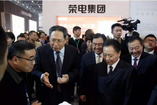 榮事達榮電集團攜機器人與小家電亮相合肥展 榮事達榮電集團攜機器人與小家電亮相合肥展