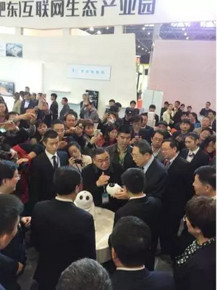 榮事達榮電集團攜機器人與小家電亮相合肥展 榮事達榮電集團攜機器人與小家電亮相合肥展