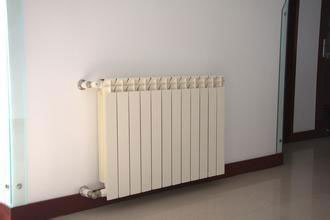 關(guān)于壁掛爐與暖氣、地暖三者的特點分析