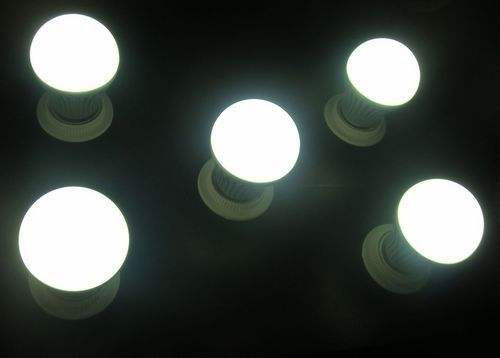 選擇LED球泡燈，價格跟品牌哪個更重要?