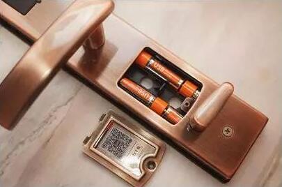 智能鎖沒電了，我們就要被拒之門外？