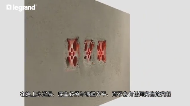 外國電工如何家裝之開關(guān)插座并排安裝過程