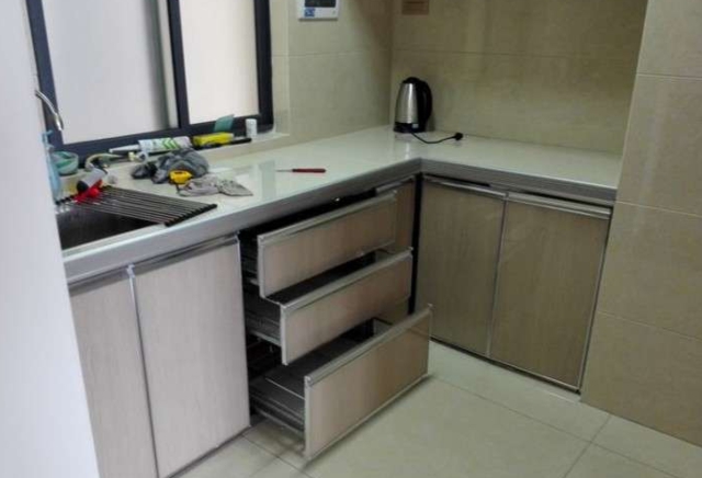 今天來看看朋友自己在家，用不銹鋼方管與瓷磚diy的櫥柜制作過程，給需要裝修的朋友們參考：