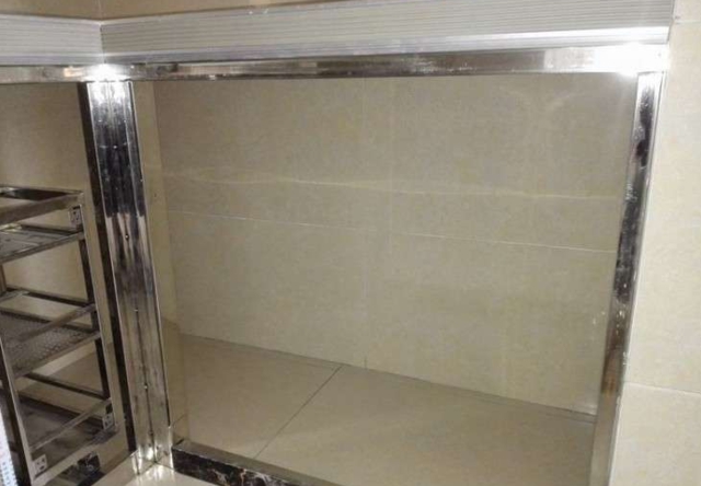 今天來看看朋友自己在家，用不銹鋼方管與瓷磚diy的櫥柜制作過程，給需要裝修的朋友們參考：