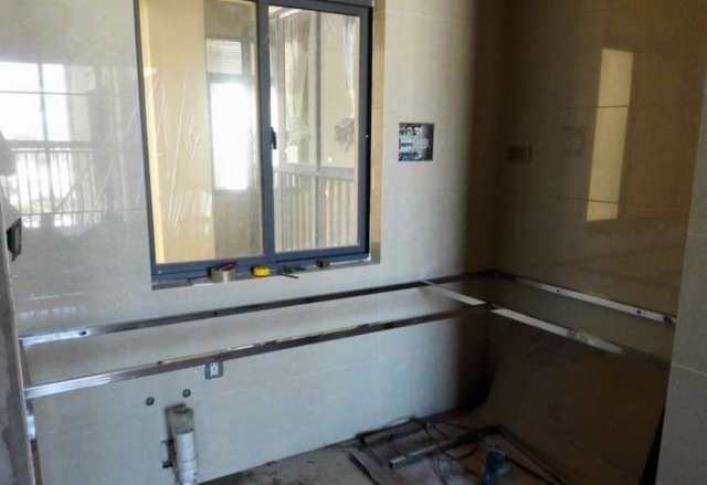 看朋友在自家做瓷磚櫥柜，結實牢固，美觀度不輸整體櫥柜！