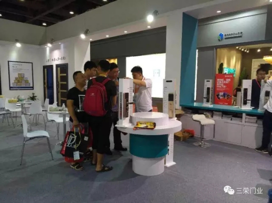 知名品牌三榮門業在廣州建博會上大放異彩 知名品牌三榮門業在廣州建博會上大放異彩