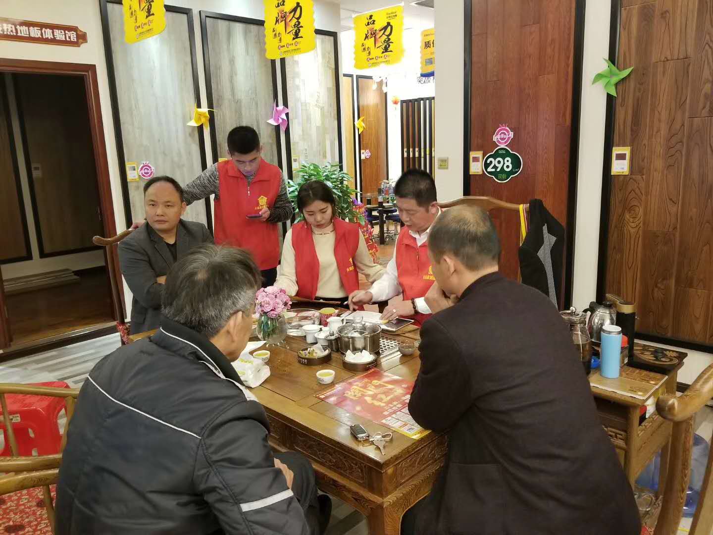 品牌營(yíng)銷(xiāo)|榮事達(dá)地板經(jīng)銷(xiāo)商不靠扶持靠實(shí)干，活動(dòng)進(jìn)行中