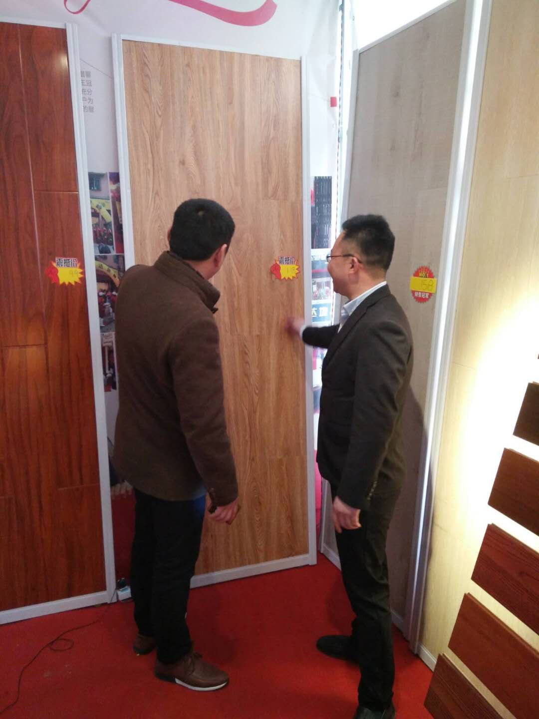 品牌營(yíng)銷(xiāo)|榮事達(dá)地板經(jīng)銷(xiāo)商不靠扶持靠實(shí)干，活動(dòng)進(jìn)行中