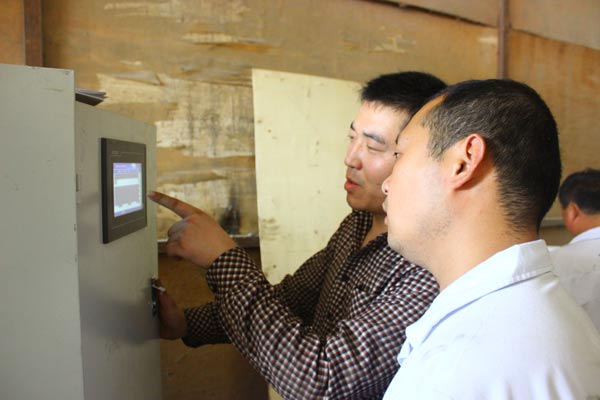 品牌技術|宏達木業細木工板區域新預壓機正式投入運行