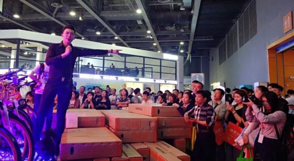 品牌大事|晾媽智能晾衣架亮相家具展，黑科技燃動廣州