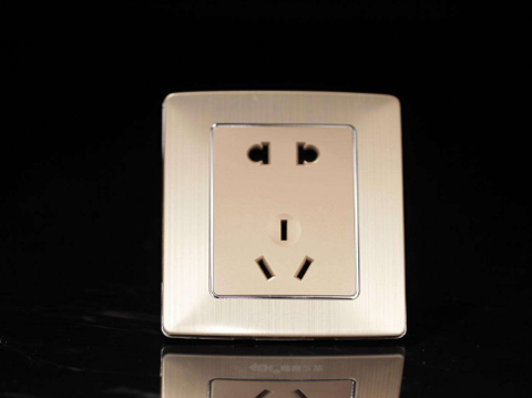 找準(zhǔn)轉(zhuǎn)型方向是關(guān)鍵 電工企業(yè)結(jié)合互聯(lián)網(wǎng)發(fā)展勢(shì)在必行