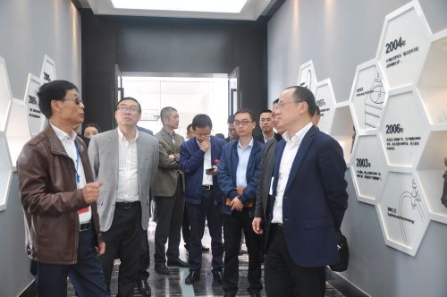 品牌日記|平陽縣縣委書記蒞臨銀晶衛(wèi)浴考察指導(dǎo)