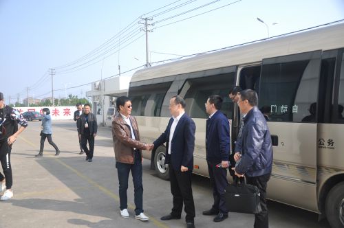 品牌日記|平陽縣縣委書記蒞臨銀晶衛(wèi)浴考察指導(dǎo)