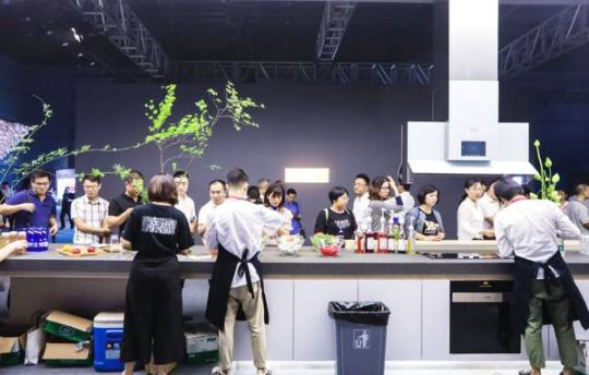 品牌產品|方太推出創新EA06中島式油煙機,重塑高端廚房生態 品牌產品|方太推出創新EA06中島式油煙機,重塑高端廚房生態