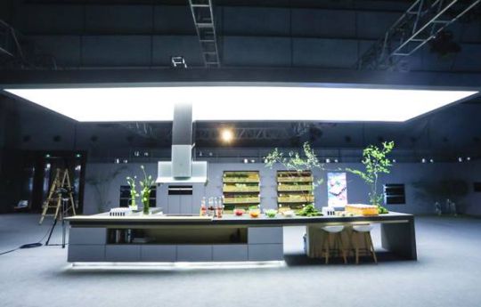 品牌產品|方太推出創新EA06中島式油煙機,重塑高端廚房生態 品牌產品|方太推出創新EA06中島式油煙機,重塑高端廚房生態