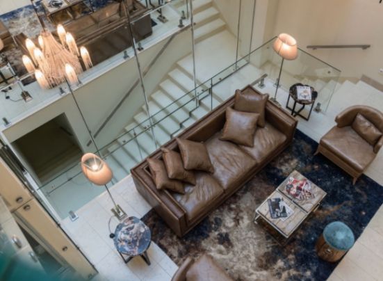 用頂尖設(shè)計(jì)講好品牌故事 德?tīng)柕匕迦蚧季S下的新布局