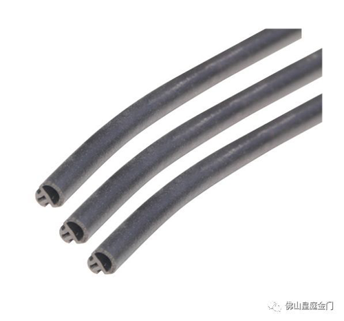 冬天寒氣逼人，不怕，這里有皇庭金門鋁合金門窗