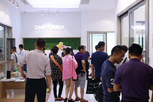 中國建博會20周年現場|德慕尼康同義:重質量,重服務 中國建博會20周年現場|德慕尼康同義:重質量,重服務