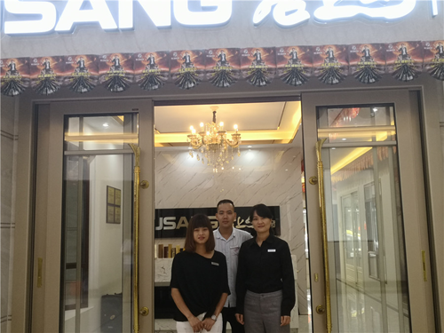 居上好門窗銷售總監(jiān)到茂名電白門窗加盟店進行交流指導(dǎo)