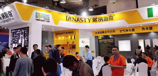 戴納斯帝壁掛爐亮相濟(jì)南國際暖通展，成備受關(guān)注“明星展位”