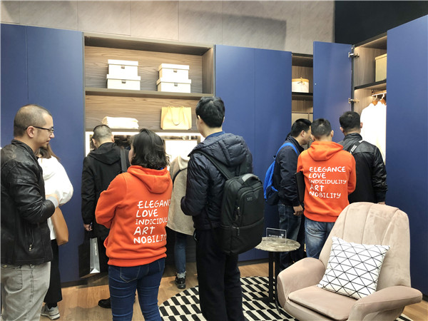 伊戀家居“硬核”亮相，實力豈止一面