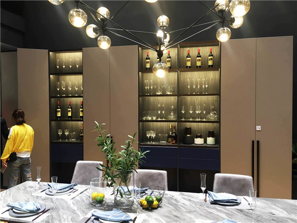 伊戀家居“硬核”亮相，實力豈止一面