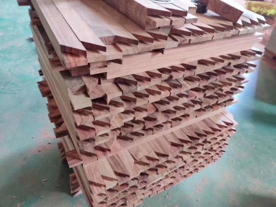 大展鴻紅木家具在新中式中獨(dú)領(lǐng)風(fēng)騷，憑的是什么？