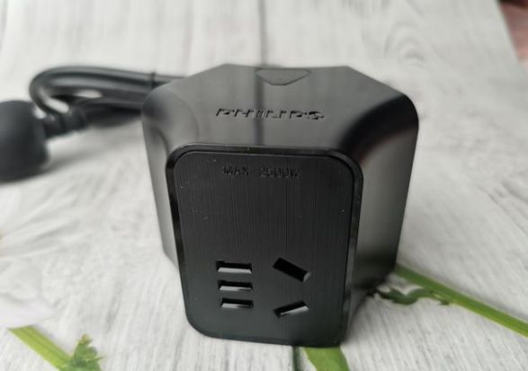 有了飛利浦摩天輪系列插座，充電器什么的都是浮云！