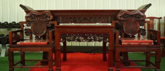 講道理說紅木家具保養難的，這些方法你都試了嗎？