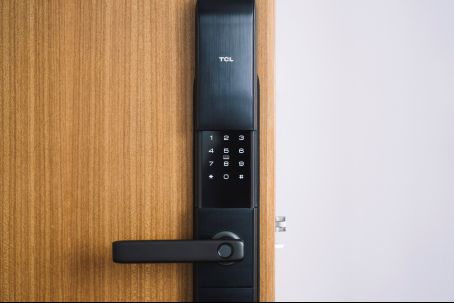 如何選一把稱意智能鎖？從購買到安裝都要留意好！