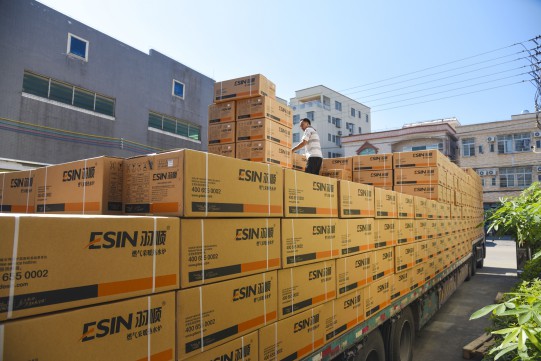 上半年戰(zhàn)績，羽順高端壁掛爐連續(xù)中標(biāo)多個(gè)“煤改氣”工程項(xiàng)目