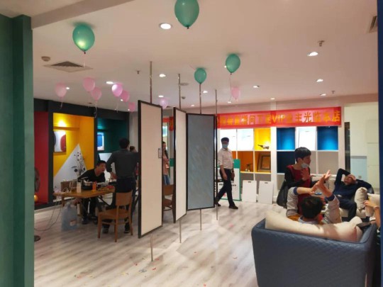 鱷魚漆:線上線下聯(lián)動,產(chǎn)業(yè)版圖擴(kuò)張 鱷魚漆:線上線下聯(lián)動,產(chǎn)業(yè)版圖擴(kuò)張