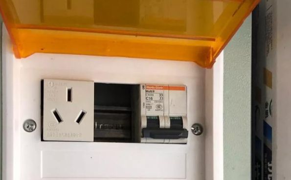 給大家解答電熱水器漏電跳閘的相關(guān)問題 給大家解答電熱水器漏電跳閘的相關(guān)問題