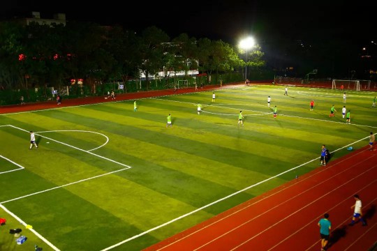 分析：LED會否會占領足球場照明？