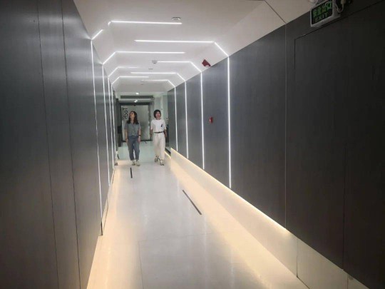 老牛說︱在巖板新賽道，你離“德賽斯模式”有多遠？ 