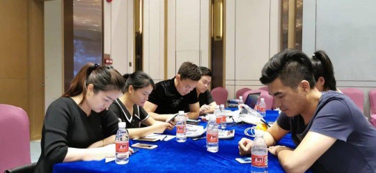 華藝廣場(chǎng)攜手六大原創(chuàng)燈飾品牌創(chuàng)始人嗨爆直播間! 華藝廣場(chǎng)攜手六大原創(chuàng)燈飾品牌創(chuàng)始人嗨爆直播間!