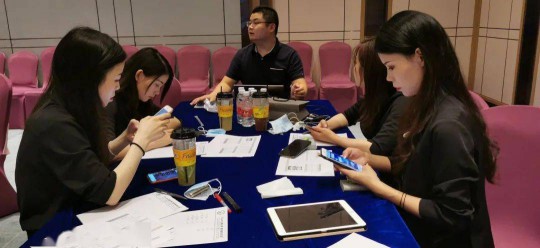 華藝廣場(chǎng)攜手六大原創(chuàng)燈飾品牌創(chuàng)始人嗨爆直播間! 華藝廣場(chǎng)攜手六大原創(chuàng)燈飾品牌創(chuàng)始人嗨爆直播間!