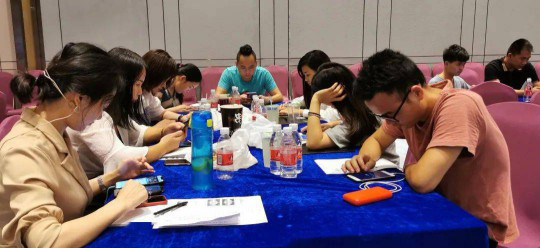 華藝廣場(chǎng)攜手六大原創(chuàng)燈飾品牌創(chuàng)始人嗨爆直播間! 華藝廣場(chǎng)攜手六大原創(chuàng)燈飾品牌創(chuàng)始人嗨爆直播間!