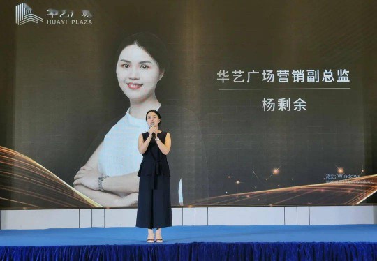 華藝廣場(chǎng)攜手六大原創(chuàng)燈飾品牌創(chuàng)始人嗨爆直播間! 華藝廣場(chǎng)攜手六大原創(chuàng)燈飾品牌創(chuàng)始人嗨爆直播間!