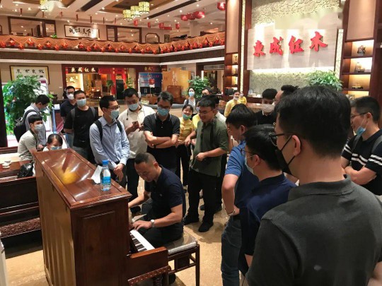 廣州中望龍騰軟件公司來到東成紅木中山總部進行參觀 廣州中望龍騰軟件公司來到東成紅木中山總部進行參觀