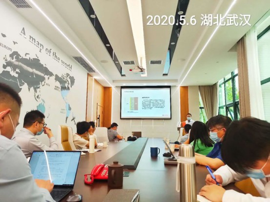 回鄉代理做堿克瓷磚背膠，滴滴司機不再奔波