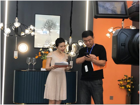 千佳元燈飾新品云直播火熱繼續(xù) 遼吉專場(chǎng)贏創(chuàng)新篇 千佳元燈飾新品云直播火熱繼續(xù) 遼吉專場(chǎng)贏創(chuàng)新篇