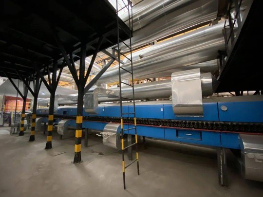 羅曼企業第二生產基地高坑生產基地二號線窯爐順利出磚